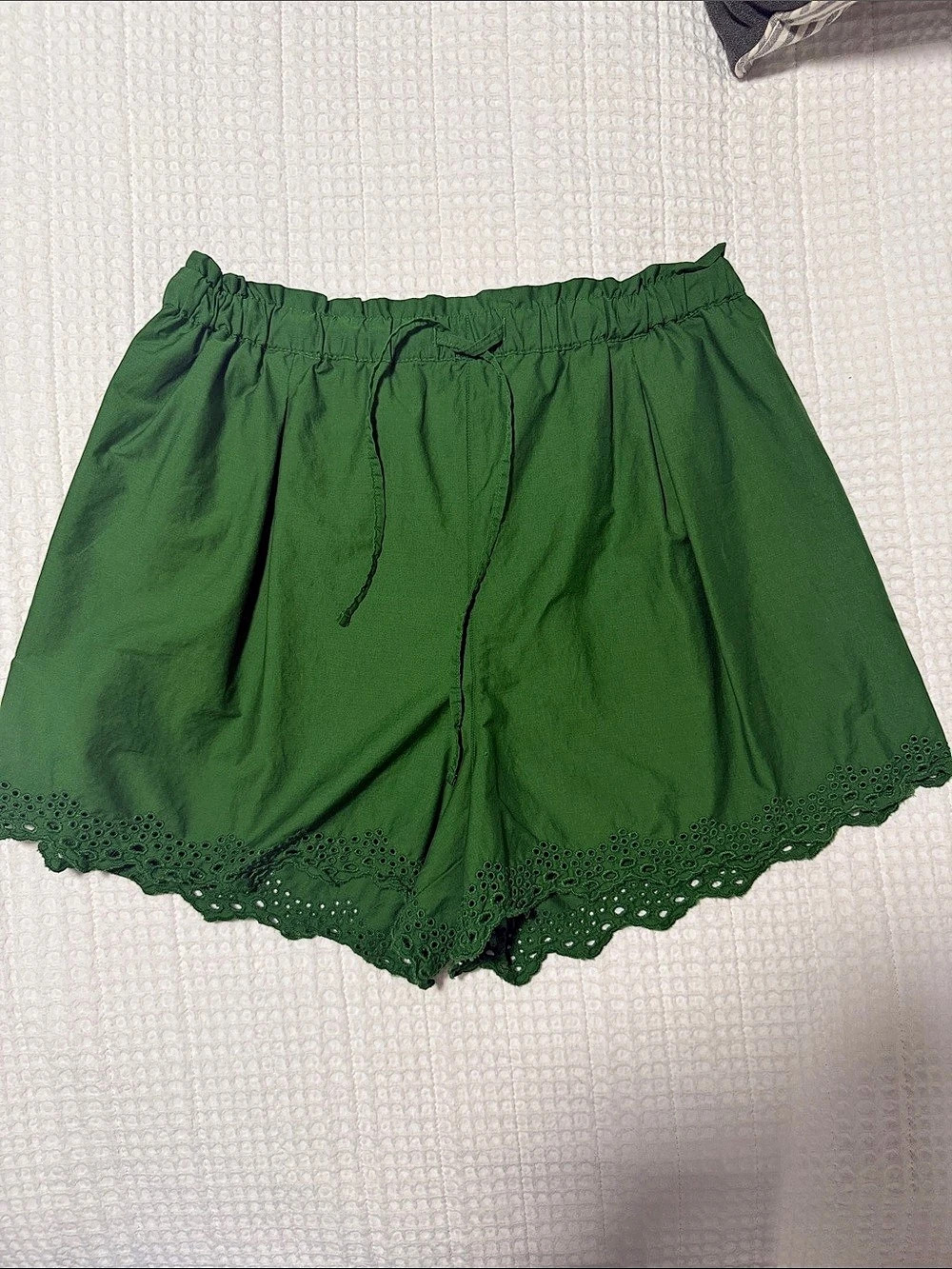 Time and Tru Green Eyelet Trim Shorts Size M (8-10)